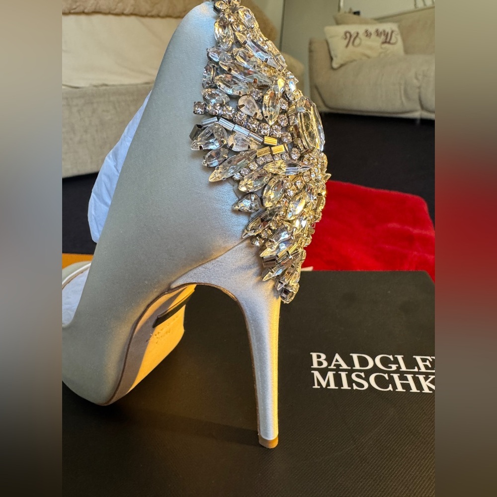 Badgley Mischka White Wedding Shoes – Size 7.5